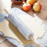 Judge_marmorikaulin_puualustalla